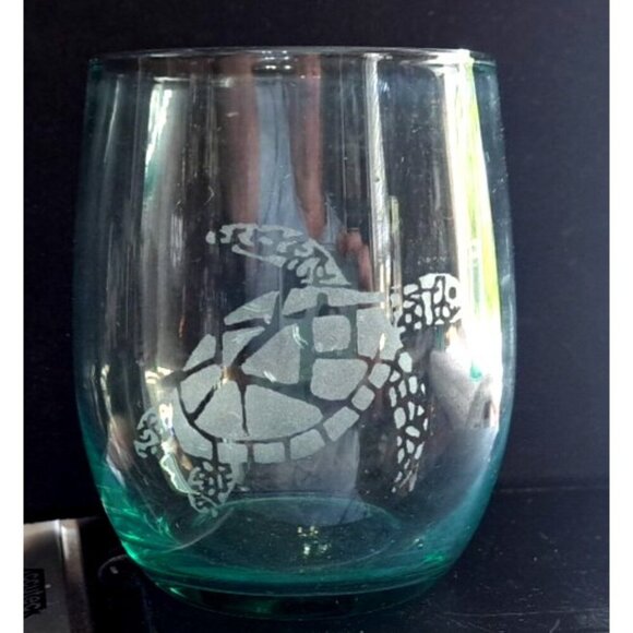 Unbranded Set Of 2 Stemless Wine Glasses Etched Starfish and Sea Turtle - Picture 3 of 9